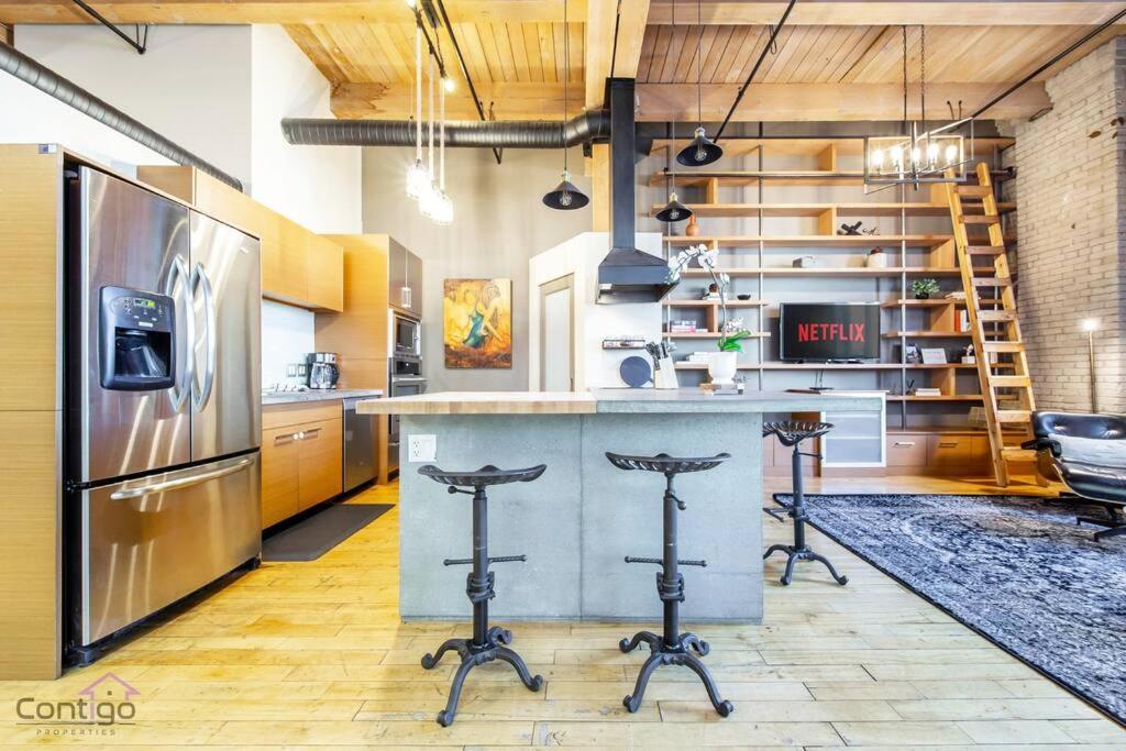 Historic Jd Loft, Near Ice District, Rogers Place, Ug Parking Edmonton Exterior photo